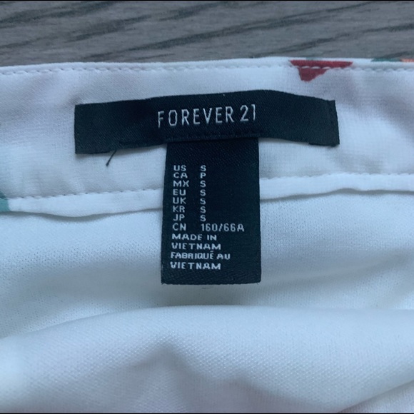 Beautiful Forever 21 Floral Skirt🌺 - Picture 4 of 5